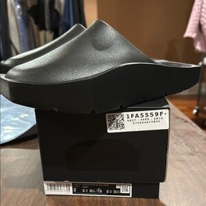 Womans Billie Ellish Jordan Hex Mule Black Slides Size 9 which is a 10